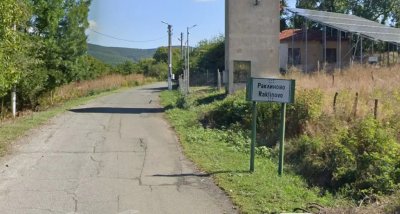 Селски кмет и 93-годишен съсед се биха с вили и мотики 