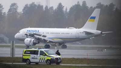 Руски дронове са атакували в Молдова самолета на Зеленски два пъти
