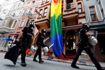 В Турция: Арестуваха 47 души при акции сред ЛГБТК+ общността