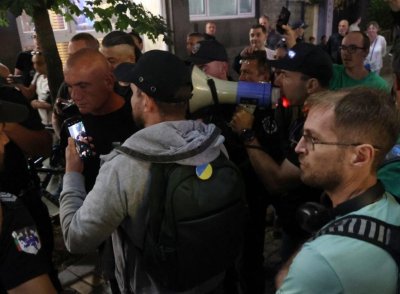 Протест пред БНТ в защита на Георги Ангелов