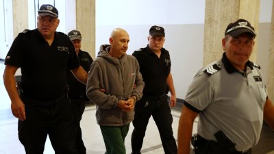 Оставиха в ареста подпалвача на коли в София
