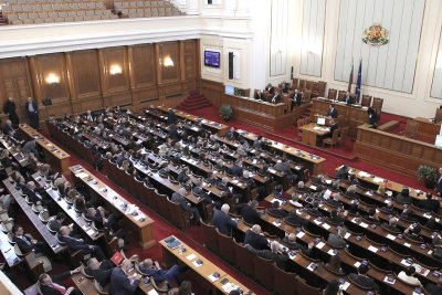 Парламентът гласува Закон за равнопоставеност на мъжете и жените