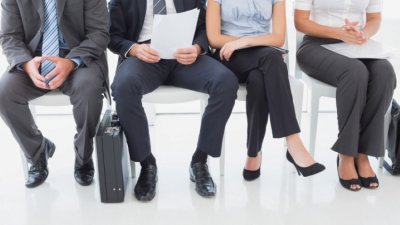 Южна Корея забрани вратовръзките и официалните обувки при интервю за държавна служба