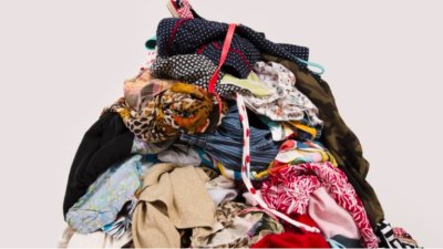 Дрехата като броня на ниското самочувствие: Кои модели да избягваме, защото ни правят безлични?