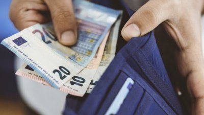 Предлагат минималната заплата да е 50% от средната