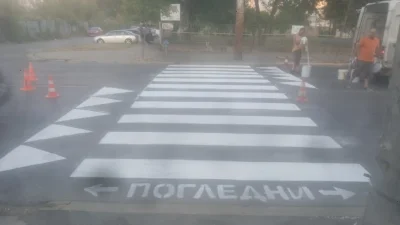 Микробус прегази пенсионер на "зебра"