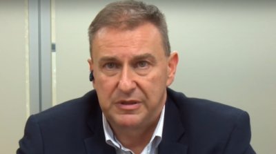 Евродепутатът от ГЕРБ Емил Радев обясни как така застава зад Илияна Йотова
