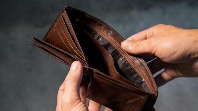 Затъваме бавно, но сигурно: Сметките и наемите ни задушават