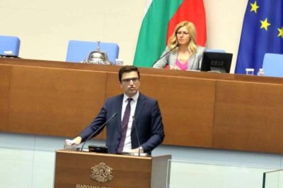 Лют спор в НС за минималната заплата: Бъркате в джоба на хората, ще взимат със 73 евро по-малко, скочи Сабрутев