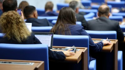 НС криминализира нарушаването на ограничителните мерки на ЕС