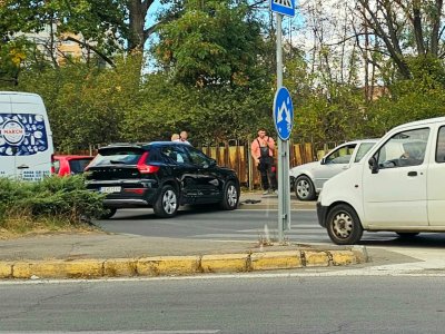 Катастрофа затапи кръговото на 4ти километър (СНИМКИ)