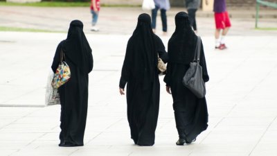 Италия забранява носенето на бурки в училищата
