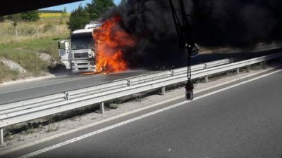 Камион се запали на магистрала &bdquo;Тракия&ldquo;