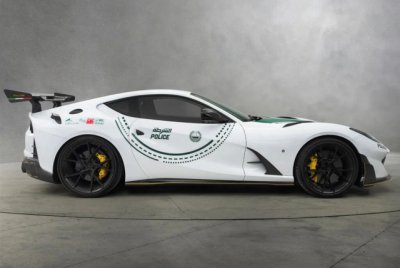 Полицаи си поръчаха тунинговано Ferrari 812