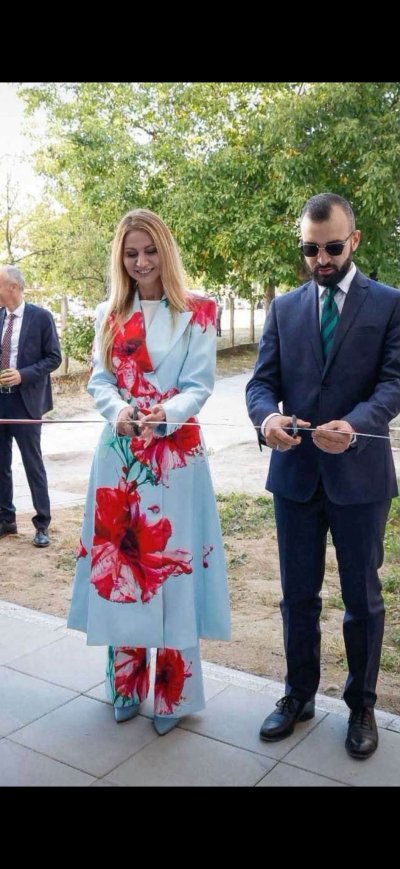 И зам.-министърката на образованието шашна с тоалет 
