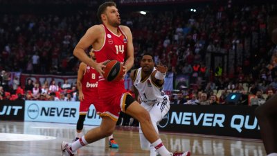 Везенков блести, Олимпиакос вдигна и Суперкупата
