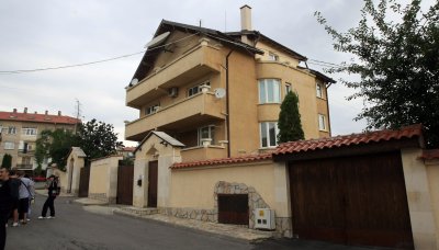 Откъде тръгва митът за тунела под къщата на Бойко?