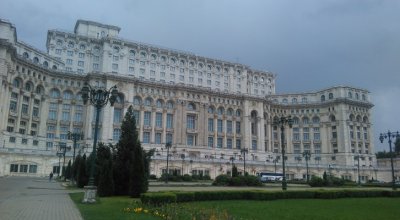 Румънският парламент гласува вот на доверие на проектокабинета на Зигфрид Мурешан