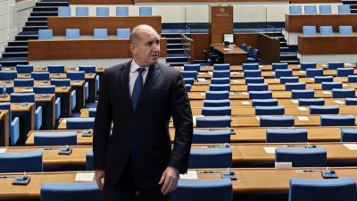 Радев посече "Възраждане", няма да обяви Олеся за "персона нон грата" 