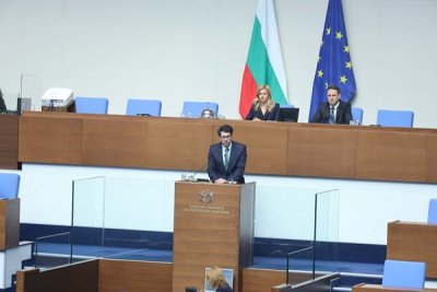 Пеканов: &euro;1,8 млрд. влизат в бюджета през декември