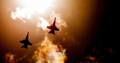 Военни самолети тренират в небето над България от понеделник
