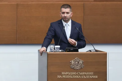 Екшън: Малкия Мраз взриви парламента