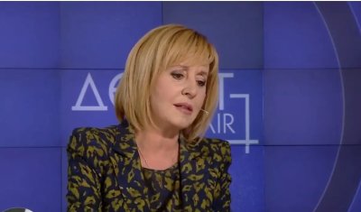 Мая доволна, че уплаши бензиностанциите, погва и мобилните оператори 