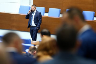 КОНПИ подхваща Слави Василев заради петролна фирма на баща му