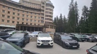 Мутри на "Прогресивна България" изгониха журналисти от партийно събитие в тузарски хотел в Пампорово