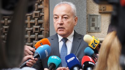Гълъб Донев се оправда за ракията: Целта беше да се забрани да се предлага "под масата"