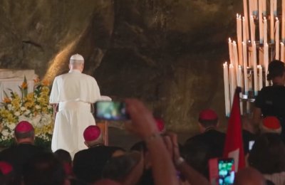 Папа Лъв XIV отправи молитви за Франция от пещерата Масабиел