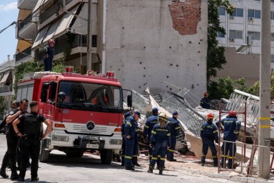 Още две тела откриха под развилините на рухналата сграда в Атина