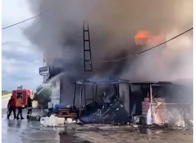 Изгоря любимият магазин на българите в Лозенград