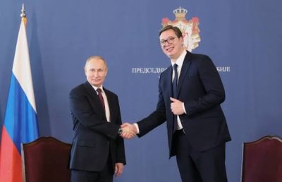 2-метровият Вучич след оставката: Още по-верен на (лили)Путин 