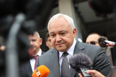 Парламентът ще изслуша Демерджиев за полетите на Пеевски