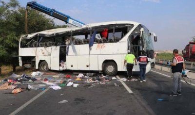 Седем души загинаха при катастрофа с автобус в Турция