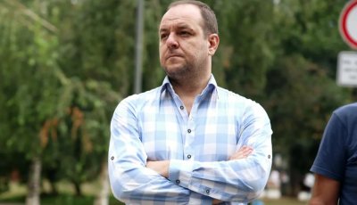 Сандов търси втора работа, за да плаща на адвокатите 