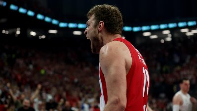 Везенков блести и пред погледите на Биг Шак и Сабонис