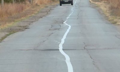 Общината призна: Спестихме пари, затова маркировката на пътя криволичи