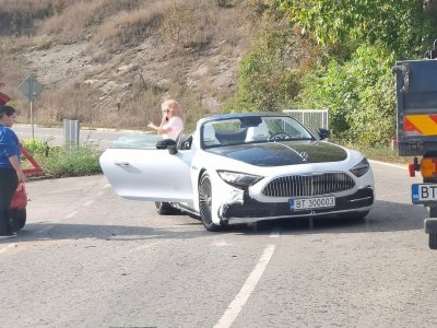 Блондинка катастрофира с Майбах за 300 хил. евро на входа на Елена