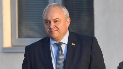 Изслушват министър Демерджиев в НС за обществените поръчки с мантинели