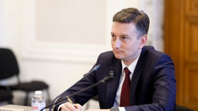 Освобождават всички пенсионери в Министерството на иновациите