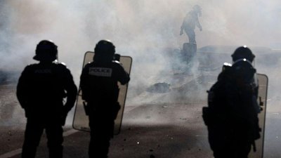 15-годишен загуби ръката си при протеста във Франция 