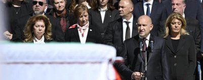 Радев с емоционална реч: Този площад помни много паради и шествия, ще помни и този миг