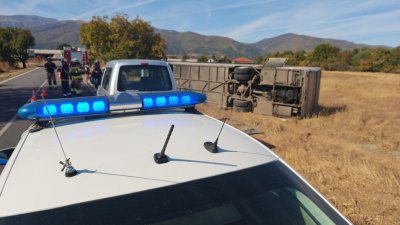 Девет души са ранени в обърнатия автобус край Павел баня