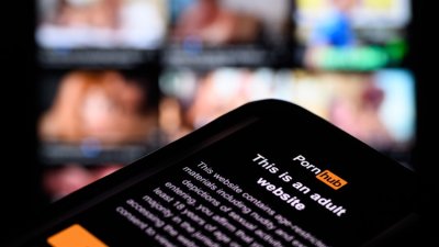 PornHub в Австралия? Само ако си с айфон