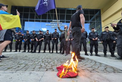Фенове на Глишев и БОЕЦ изгориха руско знаме