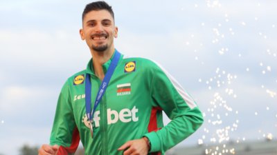 Алекс Грозданов се сгоди за тв водеща 