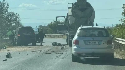 Катастрофа между джип и бетоновоз затвори път край Раковски