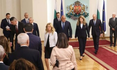 Наруши традицията: Борисов пристигна лично на КСНС при Йотова 